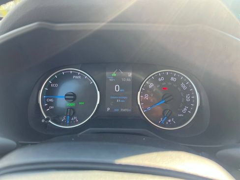 Used 2022 Toyota RAV4 XLE w/ Convenience Package AWD/4WD image 3