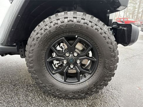 Used 2025 Jeep Wrangler Willys image 13