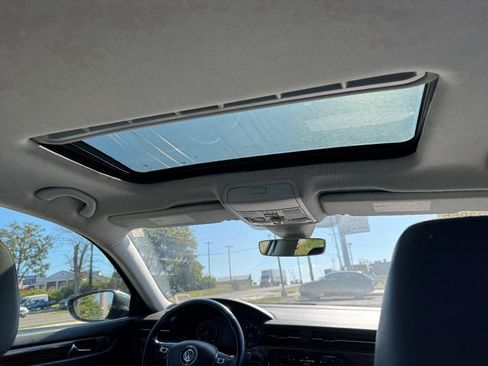 Used 2020 Volkswagen Passat 2.0T SEL image 11