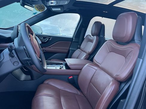 Used 2025 Lincoln Aviator Reserve w/ Equipment Group 201A image 5