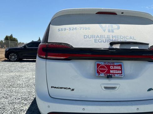 Used 2022 Chrysler Pacifica Limited w/ S Appearance Package FWD image 13