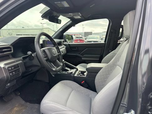 Used 2025 Toyota Tacoma SR5 AWD/4WD image 10