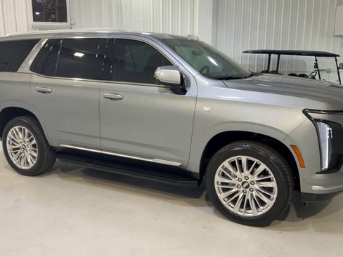 Used 2025 Cadillac Escalade Premium Luxury AWD/4WD image 3