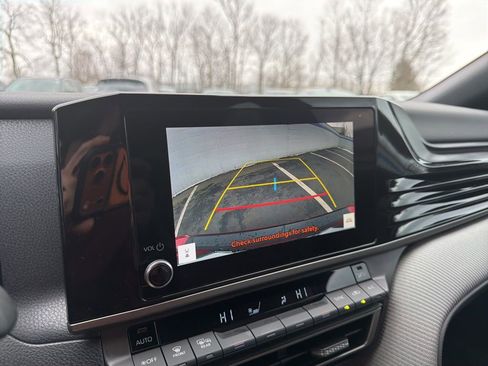 Used 2025 Toyota Camry SE w/ Convenience Package image 29