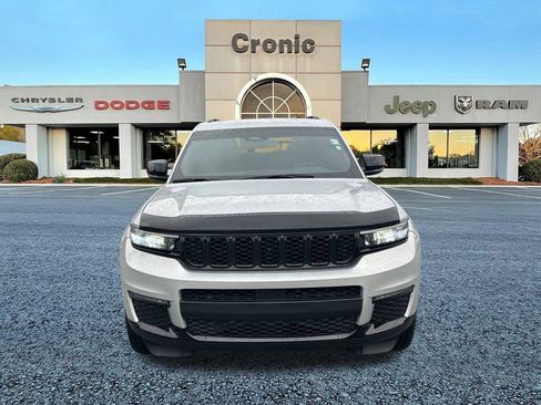 Used 2024 Jeep Grand Cherokee L Limited w/ Black Appearance Package image 8