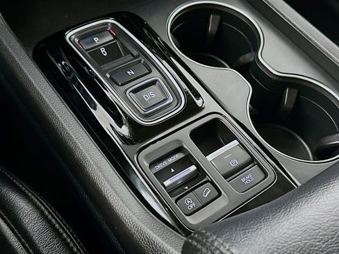 Used 2023 Honda Pilot LX image 16