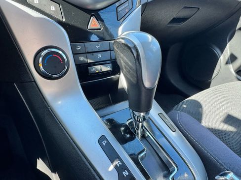 Used 2014 Chevrolet Cruze LT FWD image 19