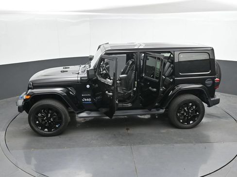 Used 2022 Jeep Wrangler Unlimited Sahara w/ Cold Weather Group AWD/4WD image 52