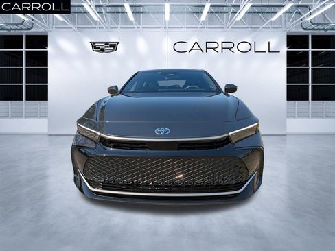 Used 2023 Toyota Crown Limited image 9