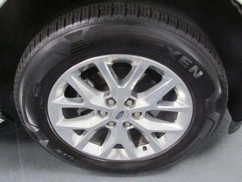 Certified 2021 Ford Expedition XLT image 15