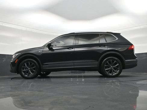 Used 2022 Volkswagen Tiguan SE w/ Panoramic Sunroof Package AWD/4WD image 23