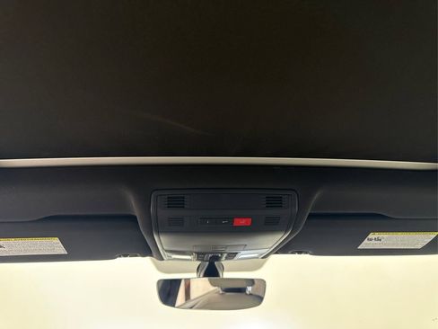 Used 2019 Volkswagen Tiguan SEL R-Line image 28