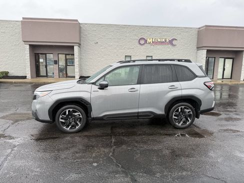 Used 2025 Subaru Forester Limited w/ Popular Package image 11