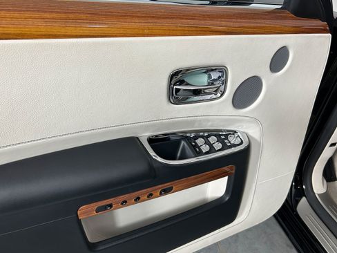 Used 2011 Rolls-Royce Ghost image 12