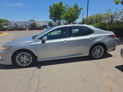 Used 2020 Toyota Camry XLE AWD/4WD image 3
