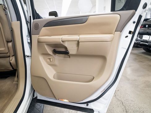 Used 2011 Nissan Armada SV w/ Driver Pkg image 18