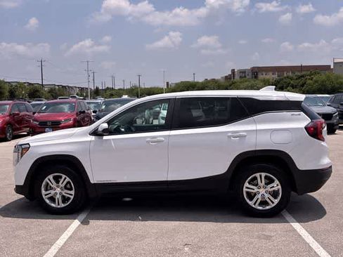 Used 2024 GMC Terrain SLE FWD image 3