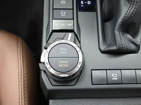 Certified 2025 Toyota 4Runner Limited AWD/4WD image 28