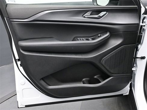 New 2025 Jeep Grand Cherokee Laredo image 11