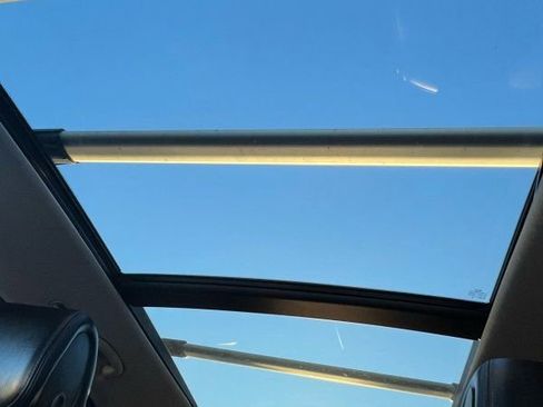 Used 2016 Kia Sorento SX image 11