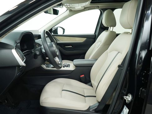 Certified 2025 MAZDA CX-70 Plug-In Hybrid w/ Premium Pkg image 17