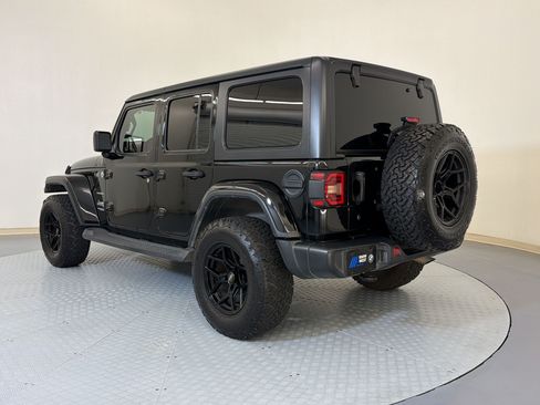 Used 2020 Jeep Wrangler Unlimited Sahara AWD/4WD image 3