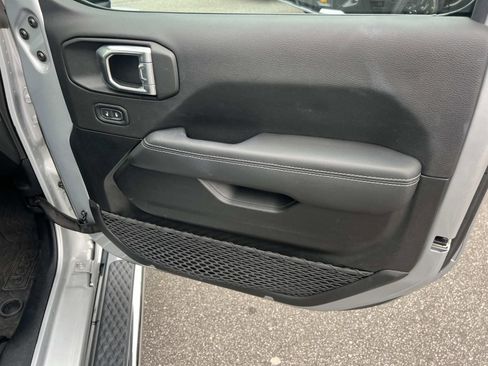 Used 2023 Jeep Gladiator Overland w/ Trailer Tow Package image 14