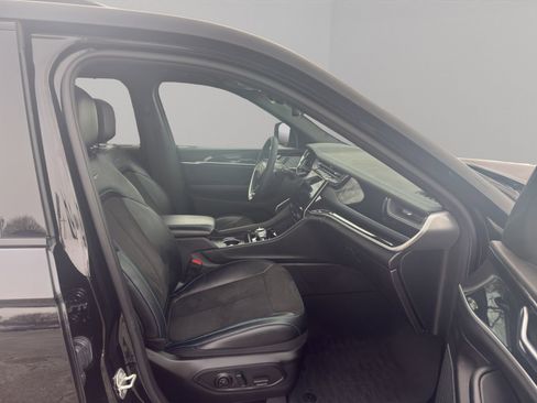 Used 2023 Jeep Grand Cherokee Trailhawk w/ Luxury Tech Group III image 28