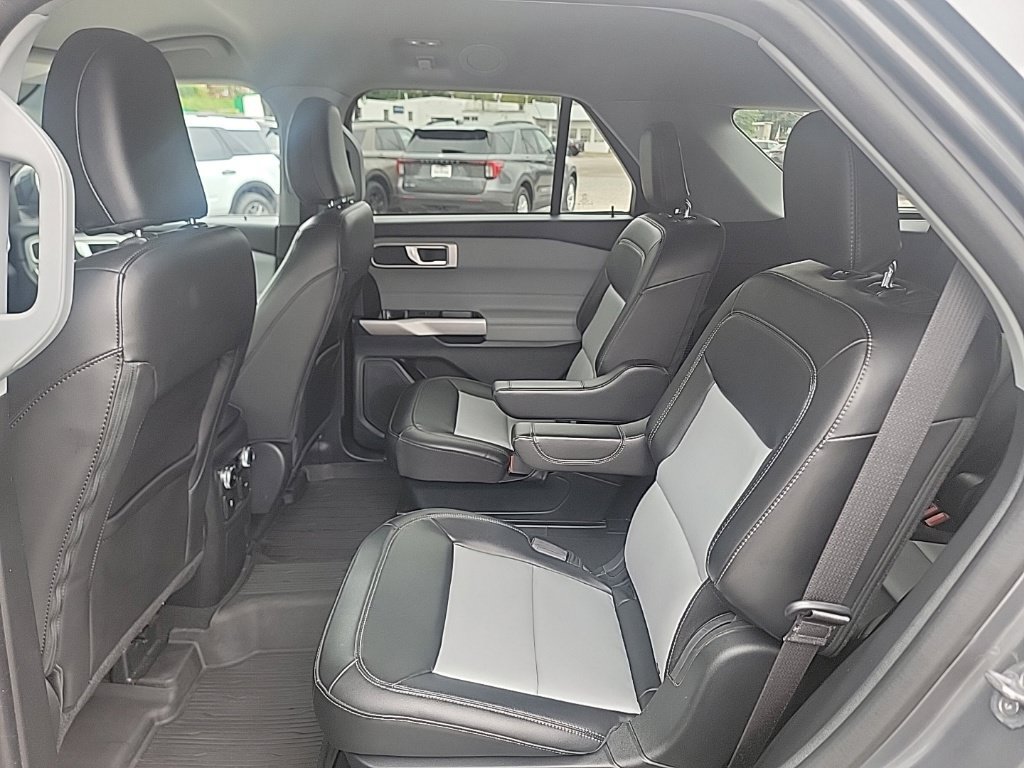 Used 2024 Ford Explorer XLT w/ Equipment Group 202A AWD/4WD image 20