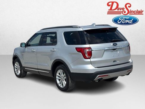 Used 2016 Ford Explorer XLT w/ Equipment Group 202A FWD image 9