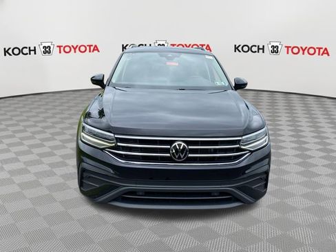 Used 2023 Volkswagen Tiguan SE AWD/4WD image 2