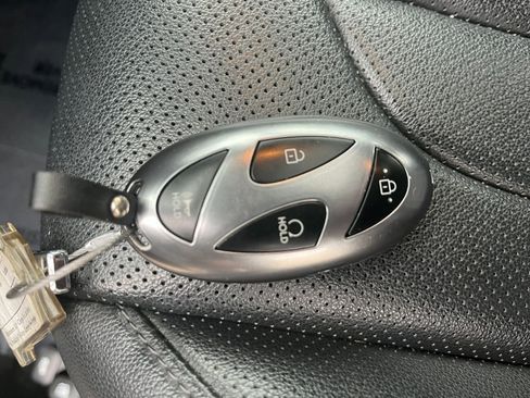 Used 2025 Hyundai Elantra Limited image 22