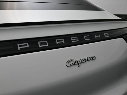 Certified 2022 Porsche Cayenne E-Hybrid Coupe image 14
