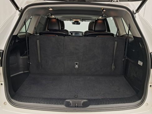 Used 2019 Toyota Highlander SE image 41