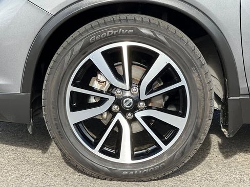 Used 2019 Nissan Rogue SL w/ Premium Package image 37