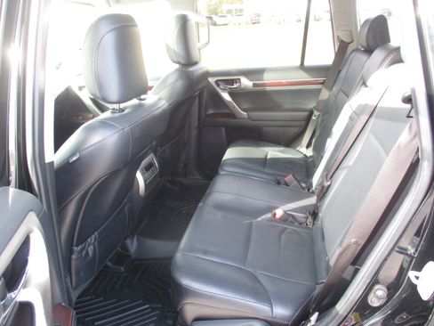 Used 2018 Lexus GX 460 image 11