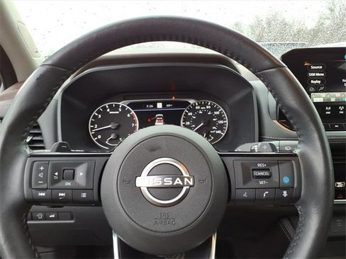 Used 2023 Nissan Rogue SL w/ SL Premium Package image 18