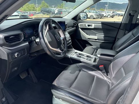 Used 2020 Ford Explorer XLT w/ Equipment Group 202A RWD image 6