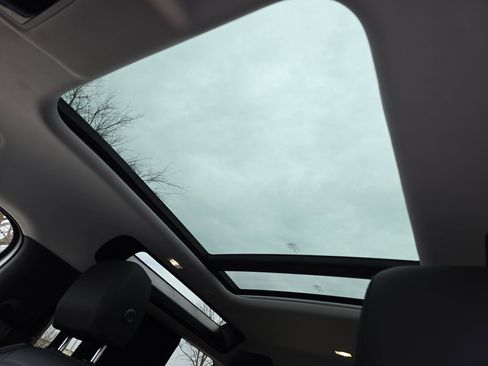 Used 2025 Land Rover Defender 90 S image 29