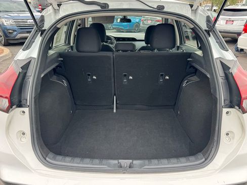 Used 2024 Nissan Kicks S image 17