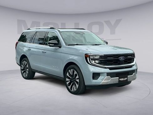Certified 2026 Ford Expedition Platinum w/ Driver's Package AWD/4WD image 7