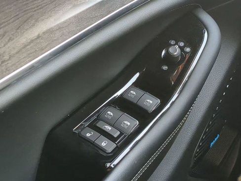 Certified 2023 Jeep Grand Cherokee Overland w/ Luxury Tech Group IV image 31