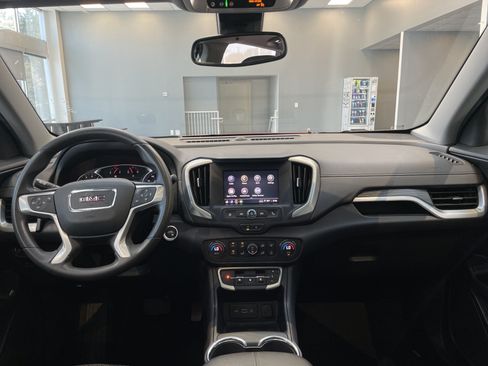 Used 2024 GMC Terrain SLE w/ Driver Convenience Package FWD image 32