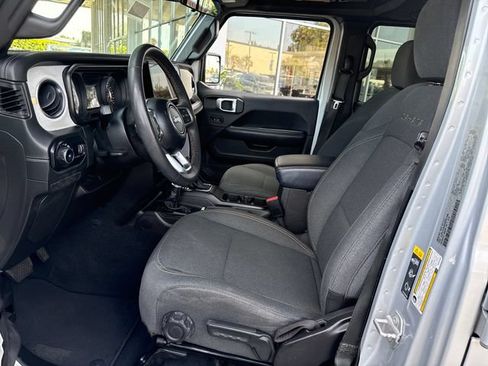 Used 2024 Jeep Wrangler Unlimited Sahara AWD/4WD image 9