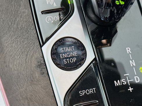 Used 2022 BMW X7 M50i w/ Dynamic Handling Package image 21