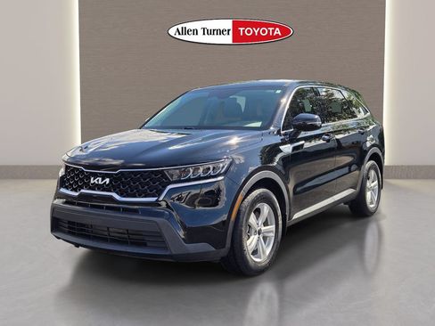 Used 2023 Kia Sorento LX FWD image 4