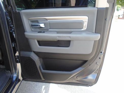 Used 2017 RAM 1500 Classic SLT image 33