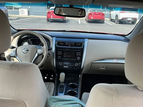 Used 2015 Nissan Altima 2.5 SV w/ Convenience Package image 3