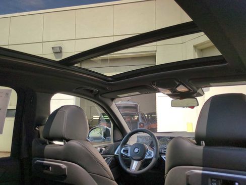 Used 2026 BMW X5 xDrive40i w/ M Sport Package image 23