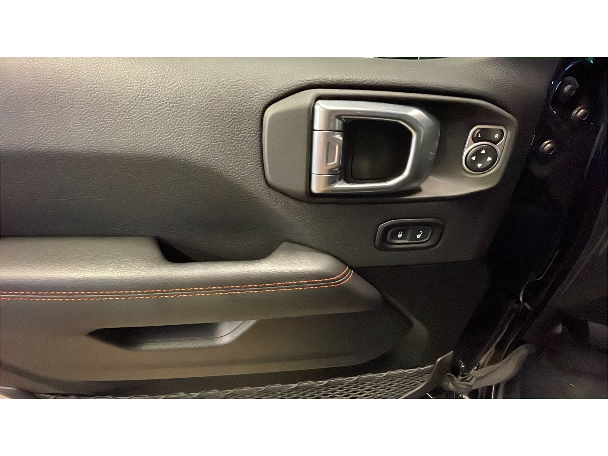 Used 2023 Jeep Gladiator Mojave w/ LED Lighting Group AWD/4WD image 10